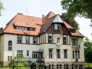 old-tall-villa